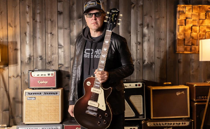 Joe-Bonamassa-1955-Les-Paul-Standard-Available-Worldwide