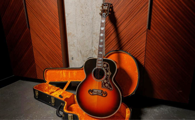 GIBSON-CUSTOM-SJ-200-MONARCH-#100-BRAZILIAN-ROSEWOOD