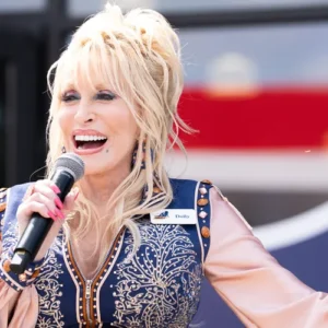 dolly-parton-35b4aad885c6443ea418abff38248765