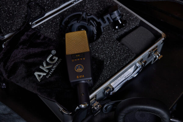 AKG C414